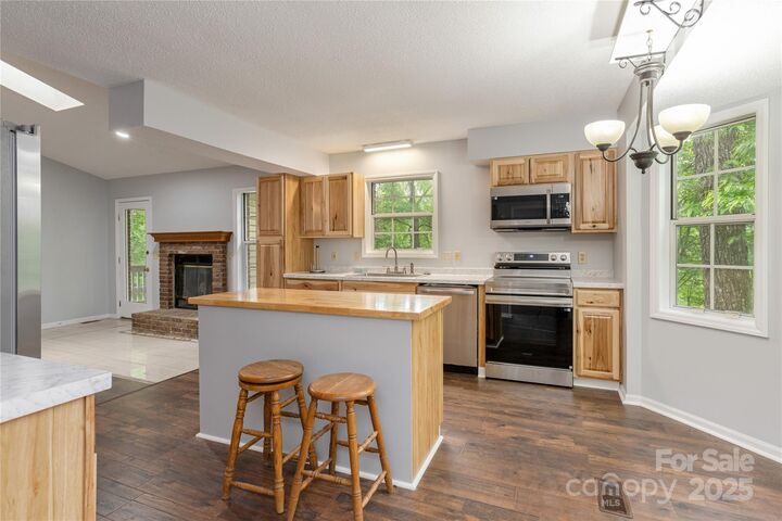 Property Photo: 608 Surrey Glen Circle NC 28739