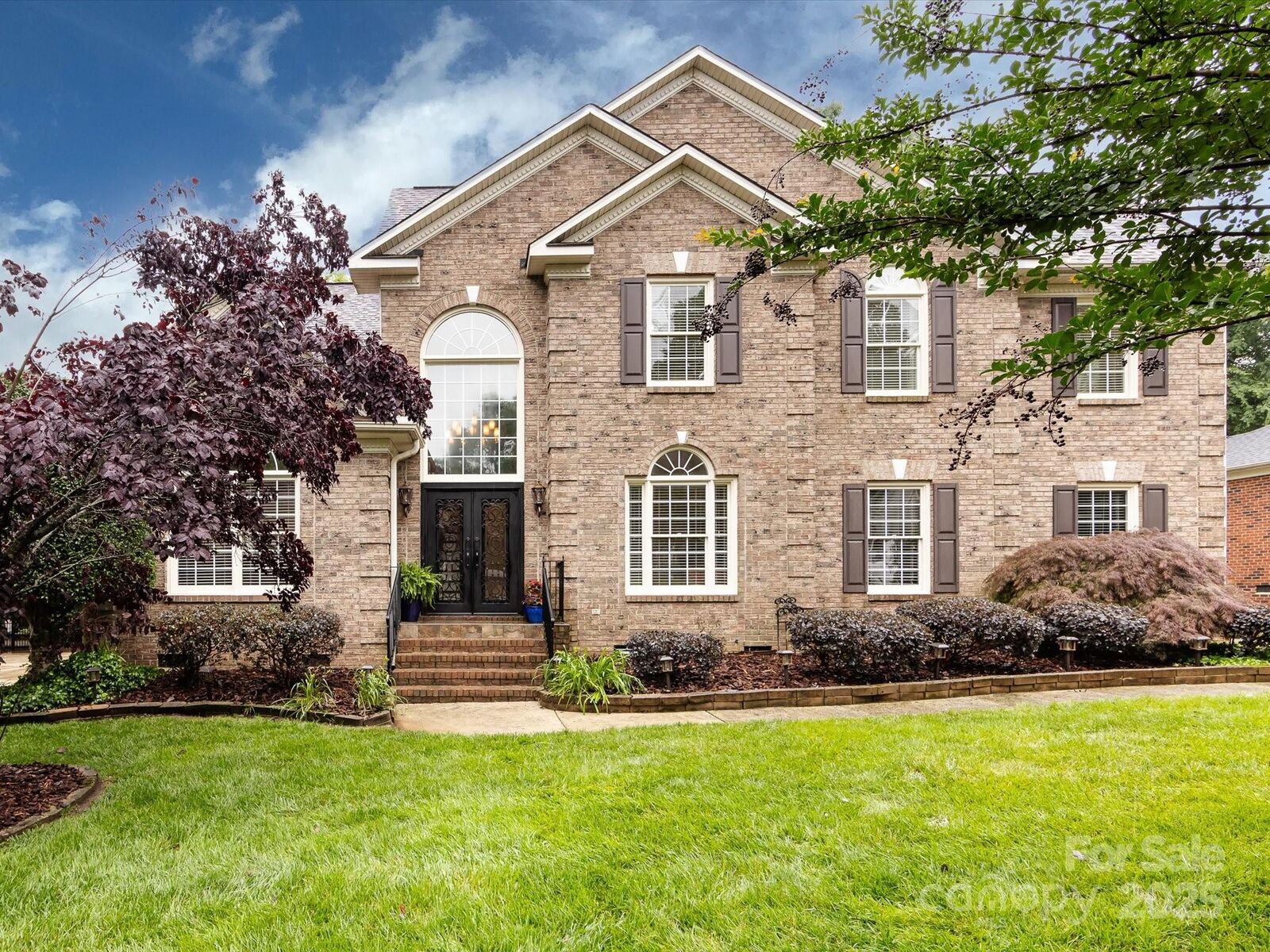 Property Photo: 5621 Landale Court NC 28027