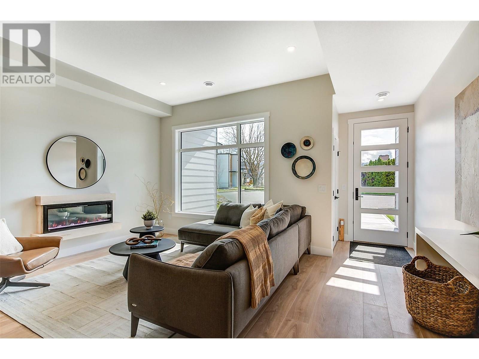Property Photo: 732 Coopland Crescent 1 BC V1Y 2V1
