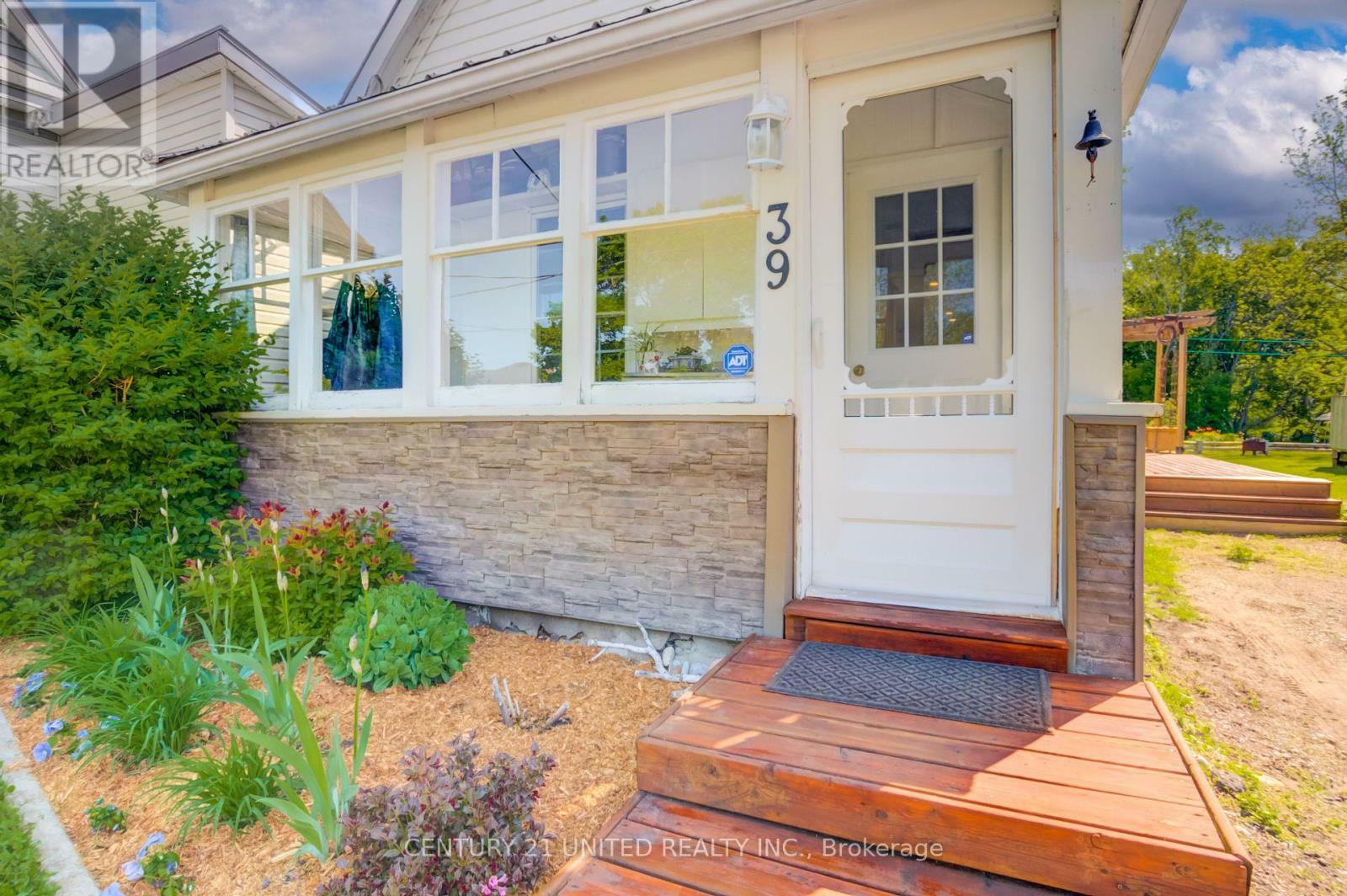 Property Photo: 39 Raglan Street South ON K0L 1L0