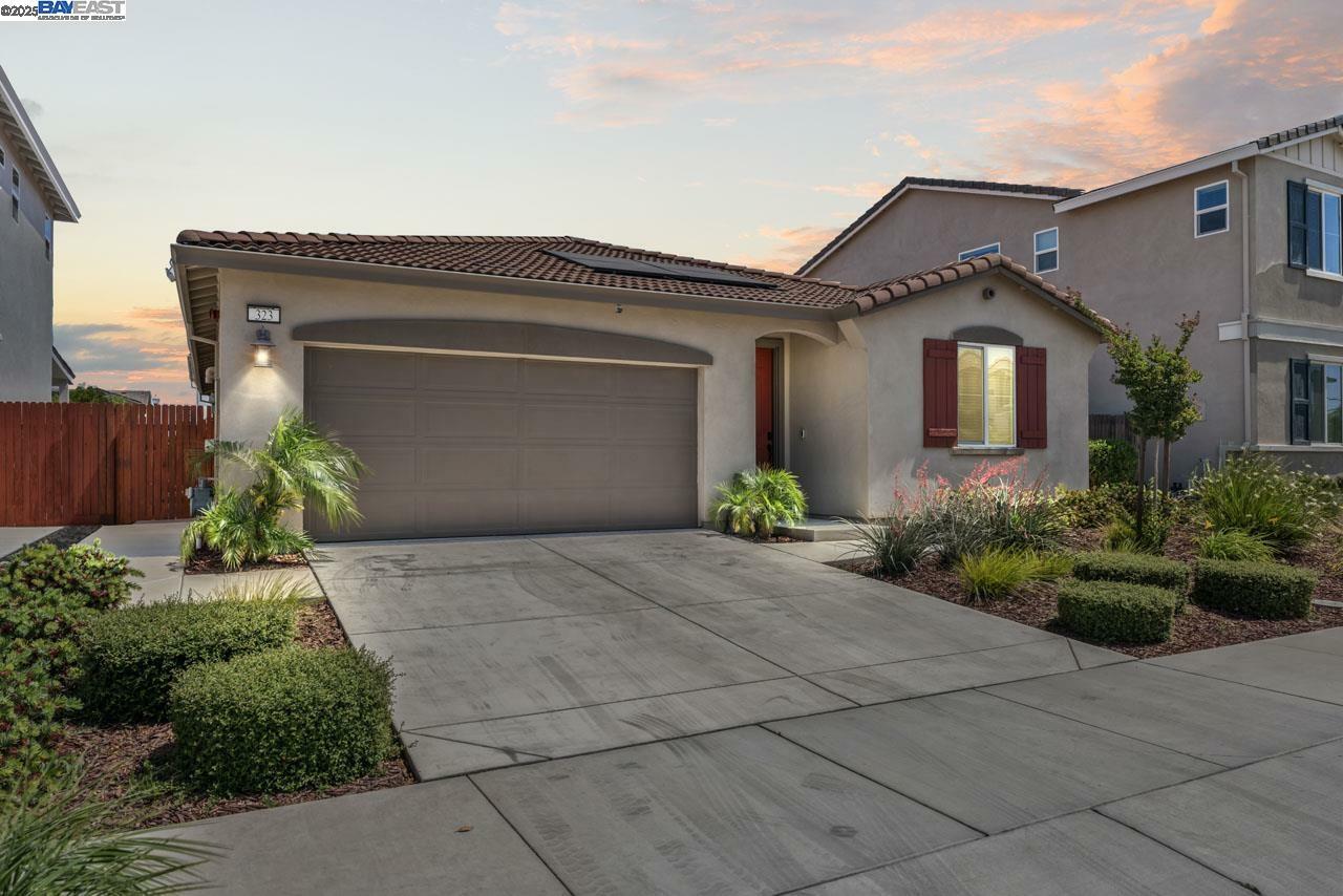 Property Photo: 323 Sacramento St CA 95330