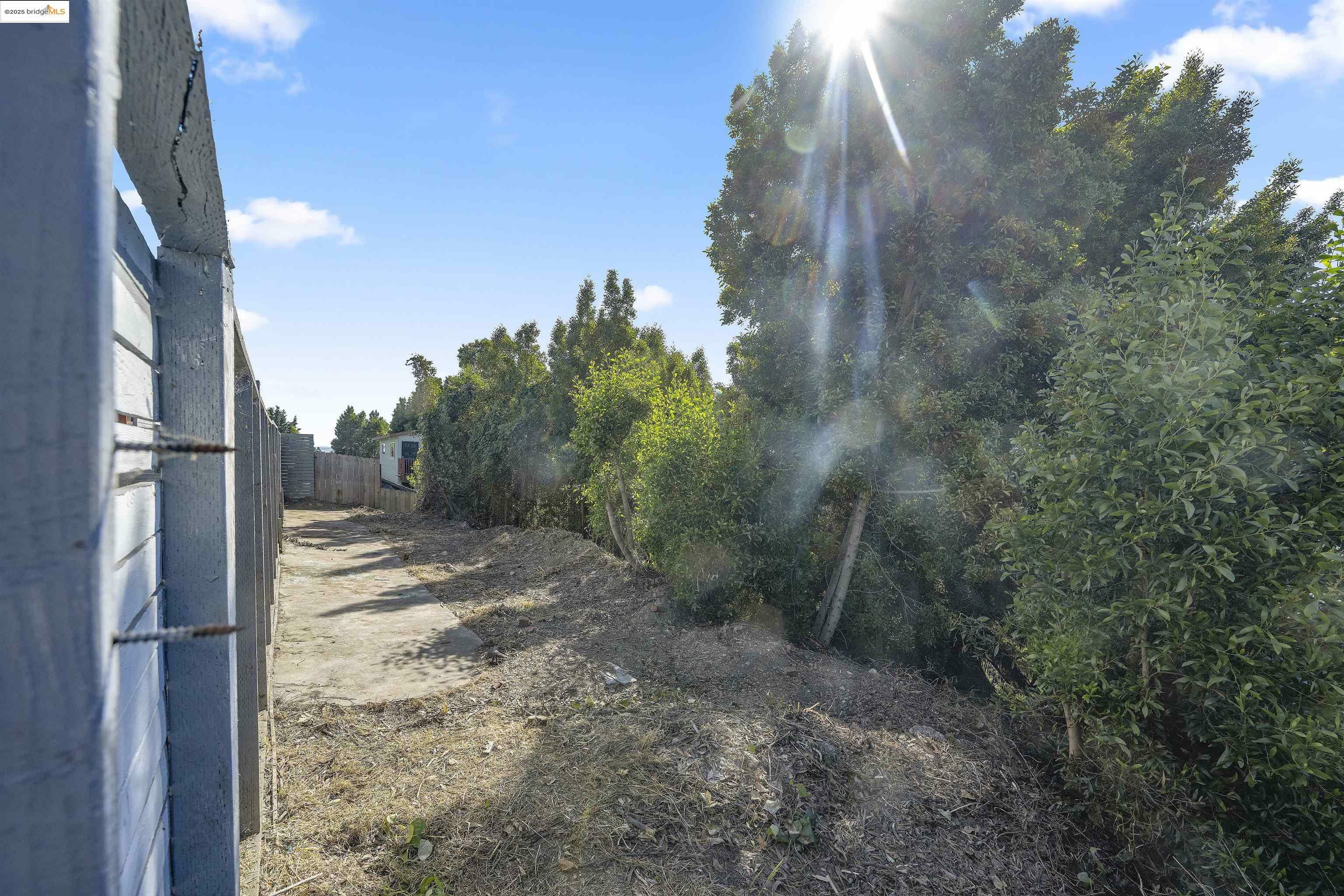 Property Photo: 2521 Grande Vista Ave CA 94601