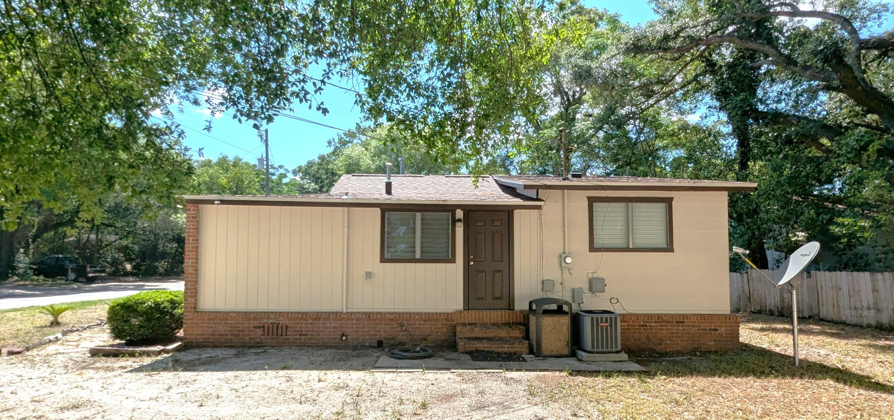 Property Photo:  10 Kennington Drive  FL 32507 