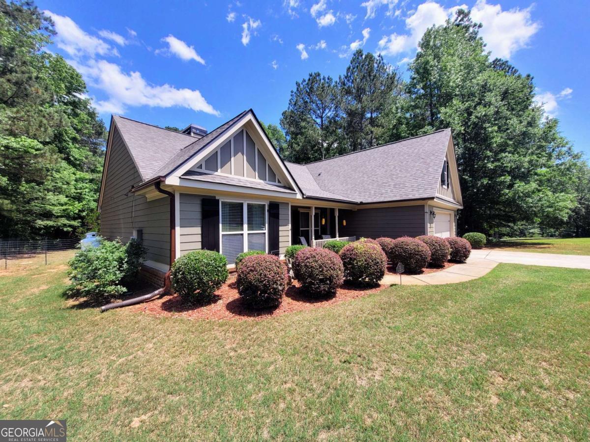 Property Photo: 135 Pine Creek Way GA 30683