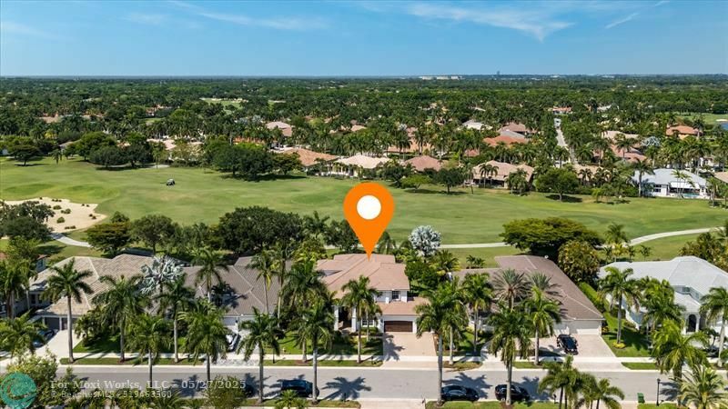 Property Photo: 2527 Montclaire Cir FL 33327