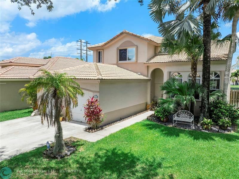 Property Photo: 466 E Royal Cove Cir FL 33325