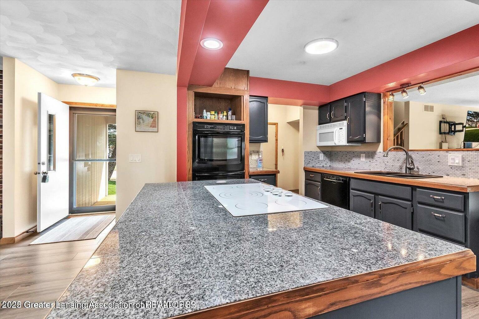 Property Photo: 524 Dutch Hill Drive MI 48917