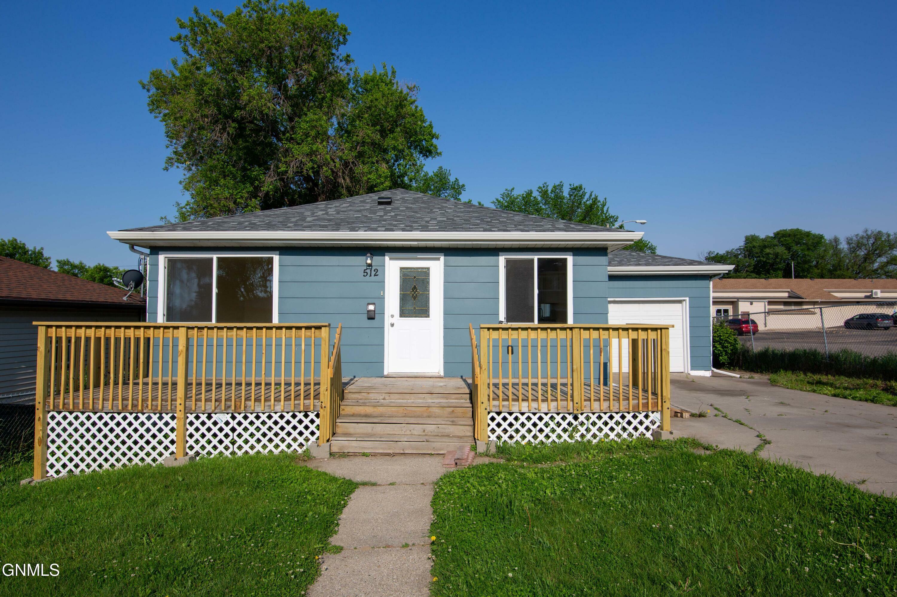 Property Photo: 512 N 22nd Street ND 58501