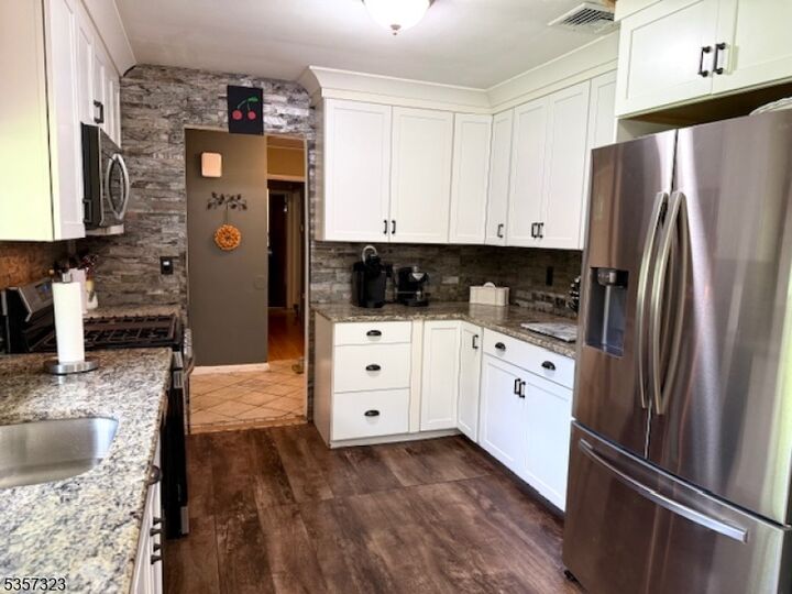 Property Photo: 128 Upper High Crest Dr NJ 07480