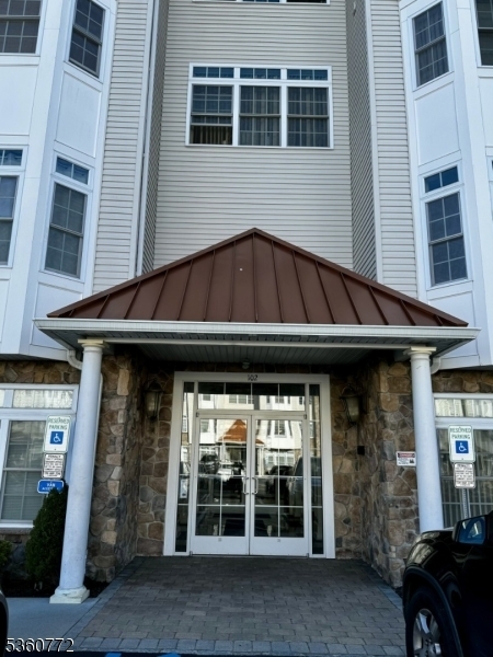 Property Photo: 102 E Elizabeth Ave 302 NJ 07036