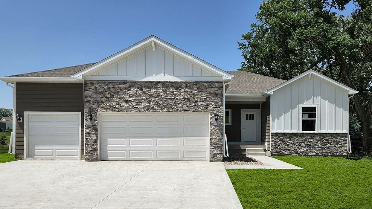 Property Photo: 1004 NE 12th Street IA 50111