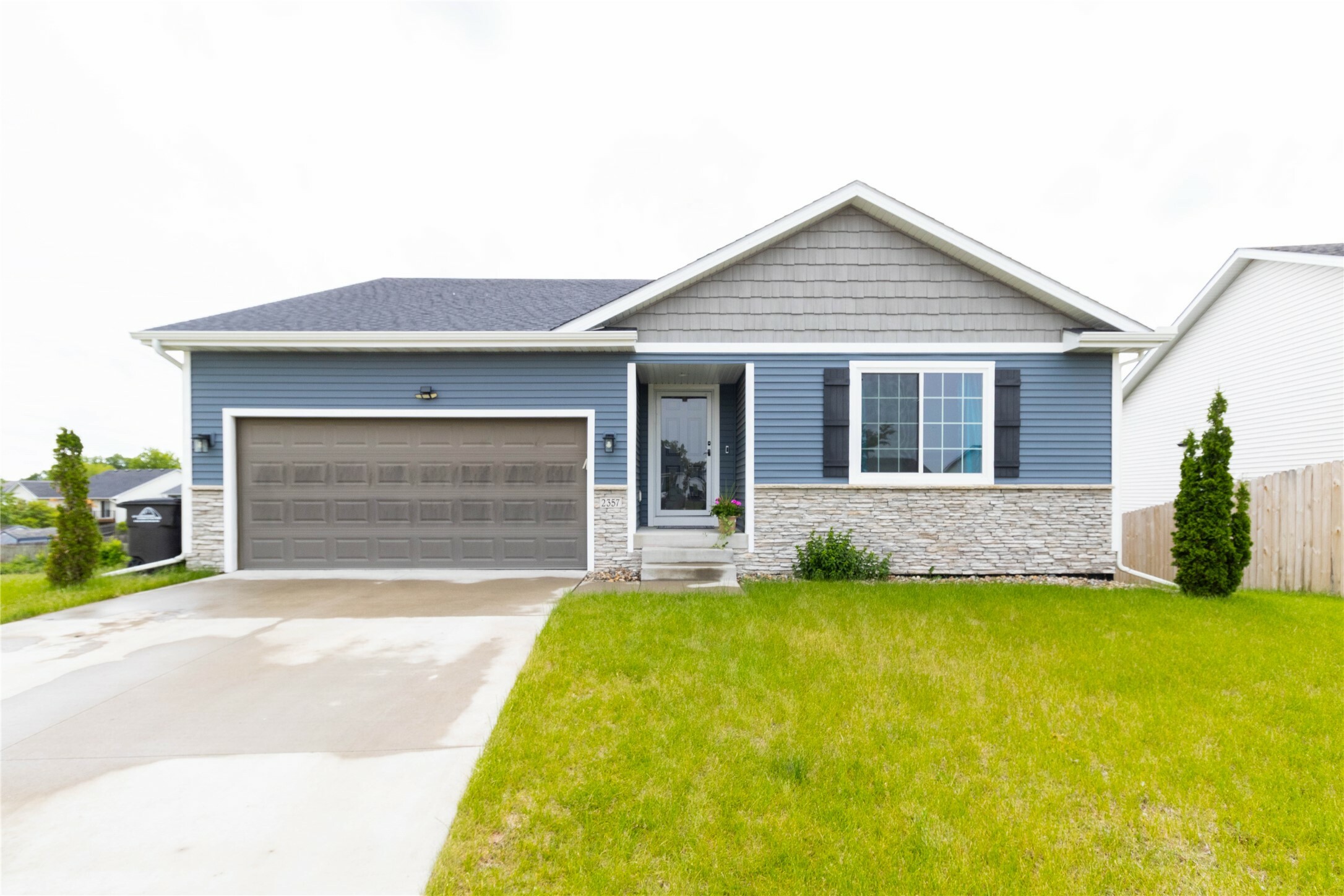 2357 Shadow Creek Circle  Des Moines IA 50320 photo