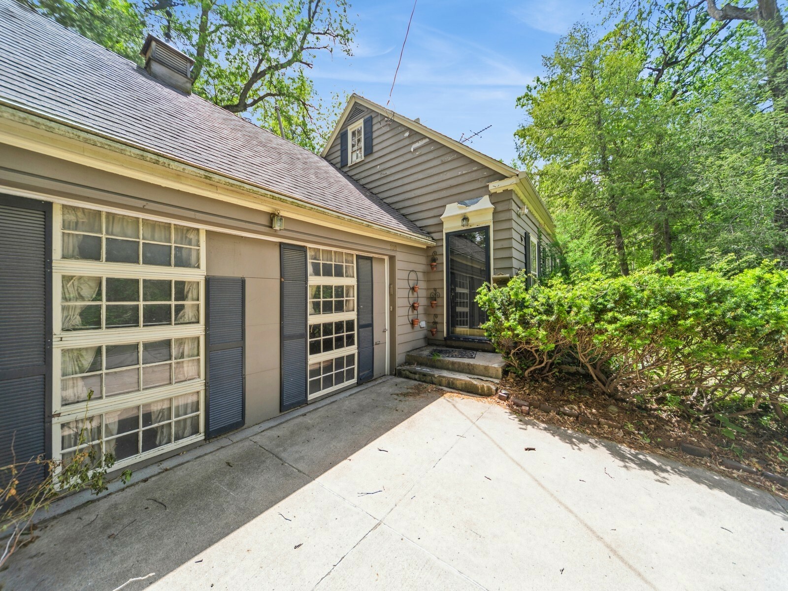 3110 Saint Johns Road  Des Moines IA 50312 photo