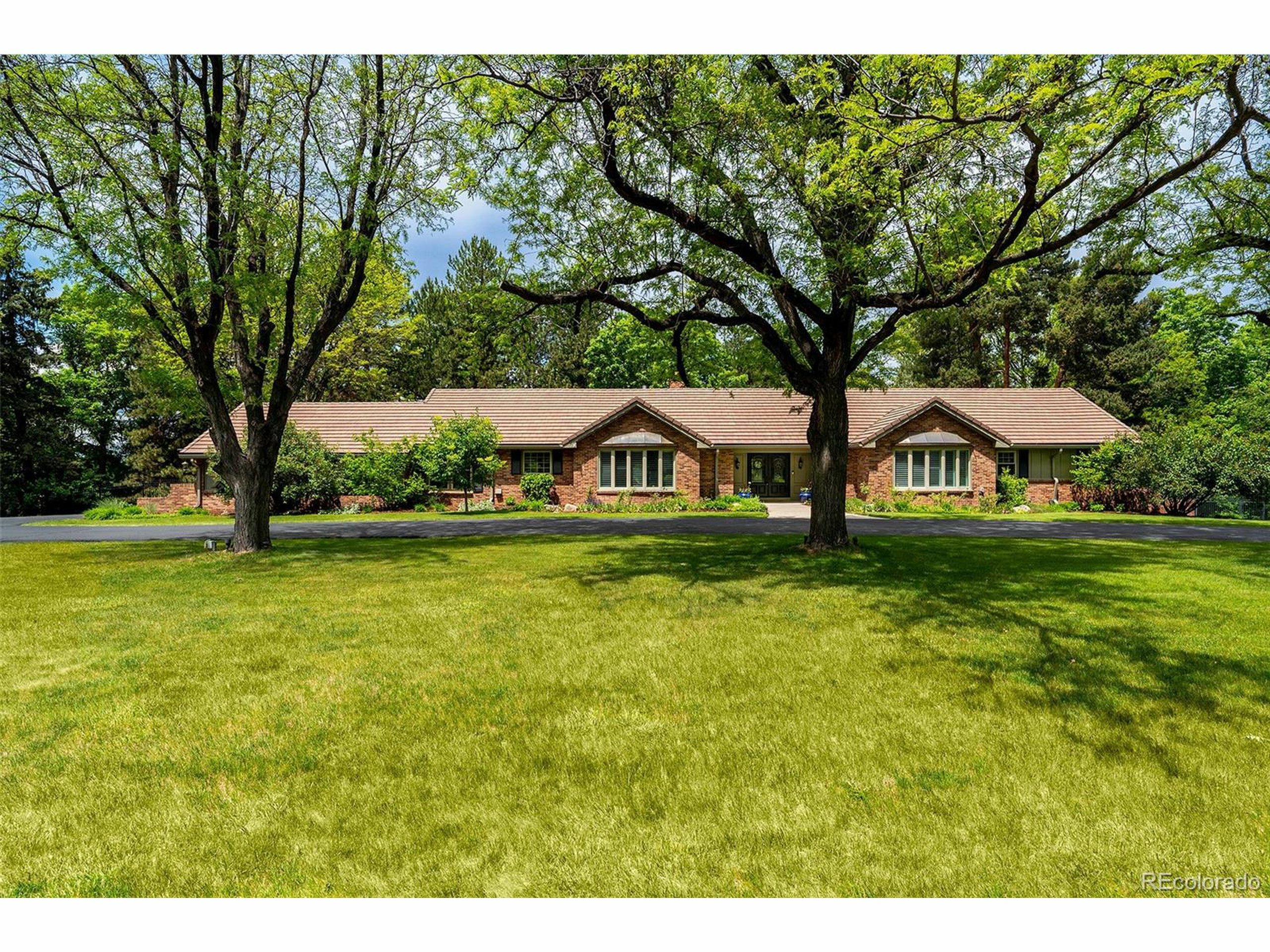 Property Photo: 39 Sedgwick Dr CO 80113