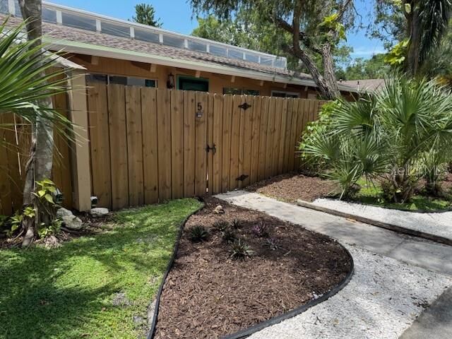 Property Photo: 500 N Jefferson Avenue G5 FL 34237