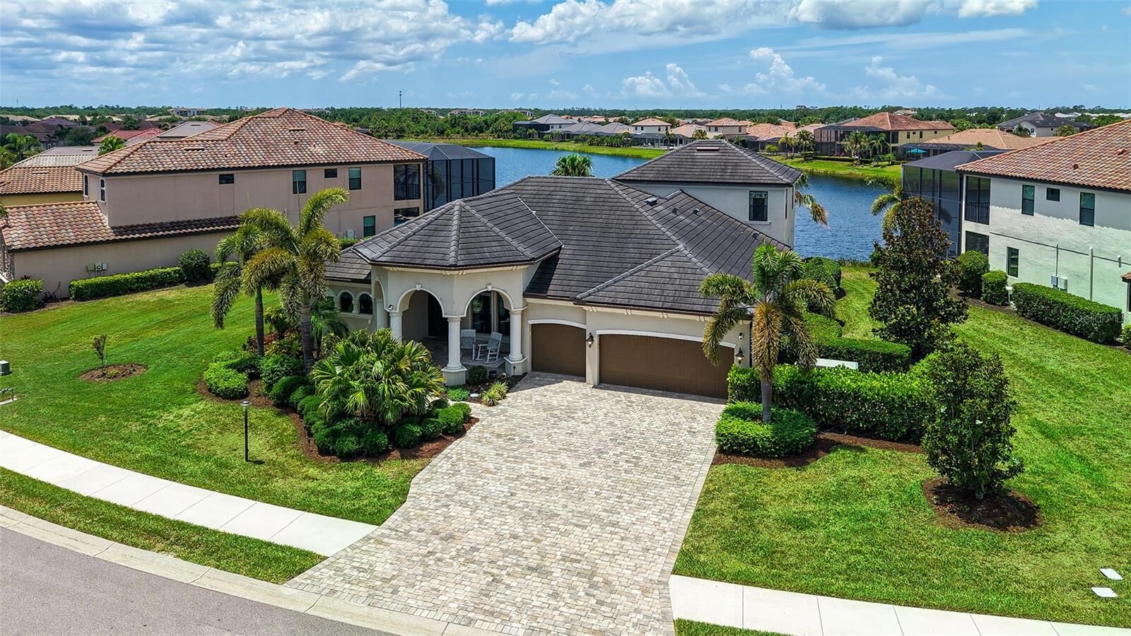 Property Photo: 5622 Arnie Loop FL 34211