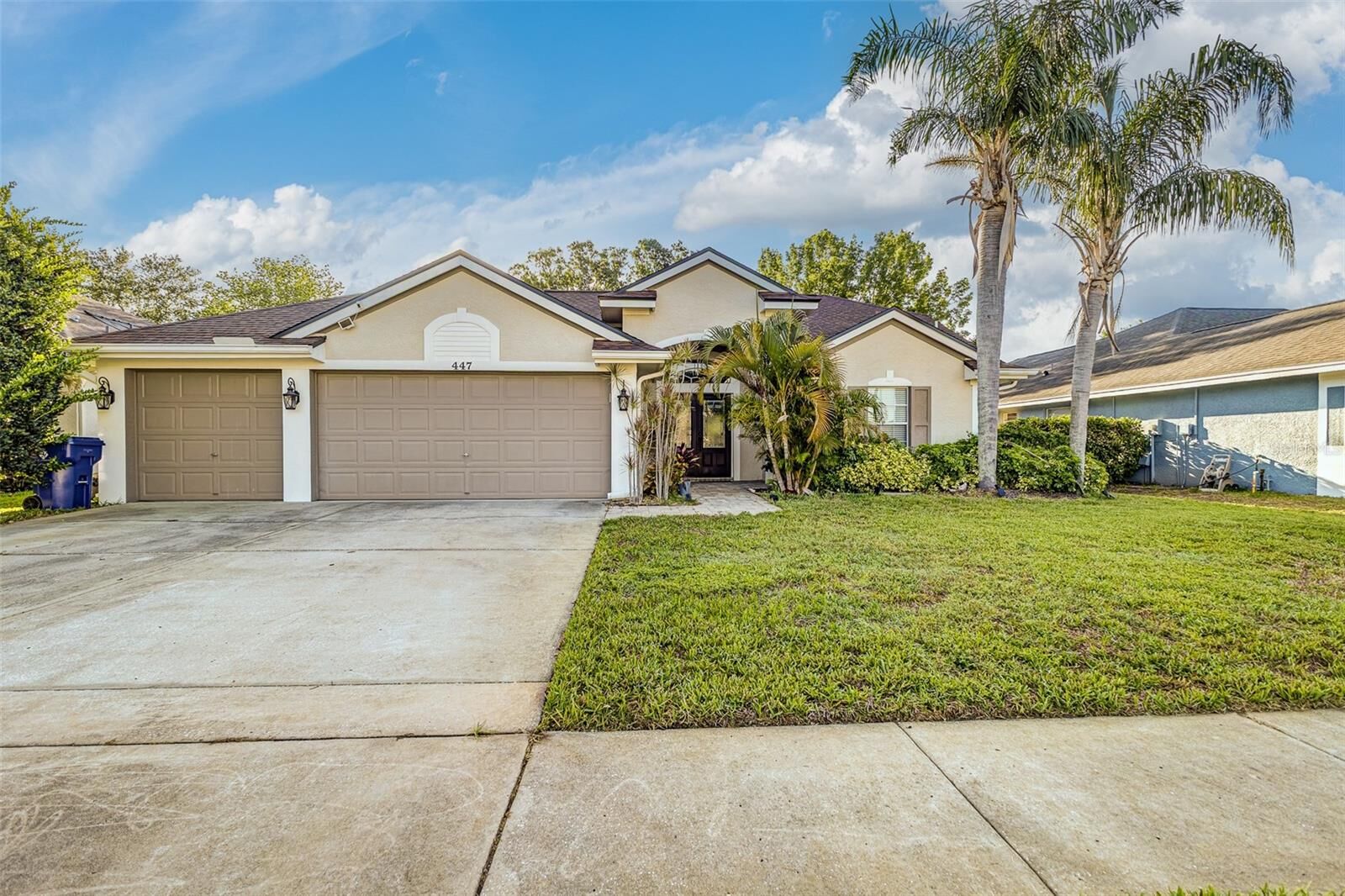 Property Photo: 447 Bridle Path Way FL 34688