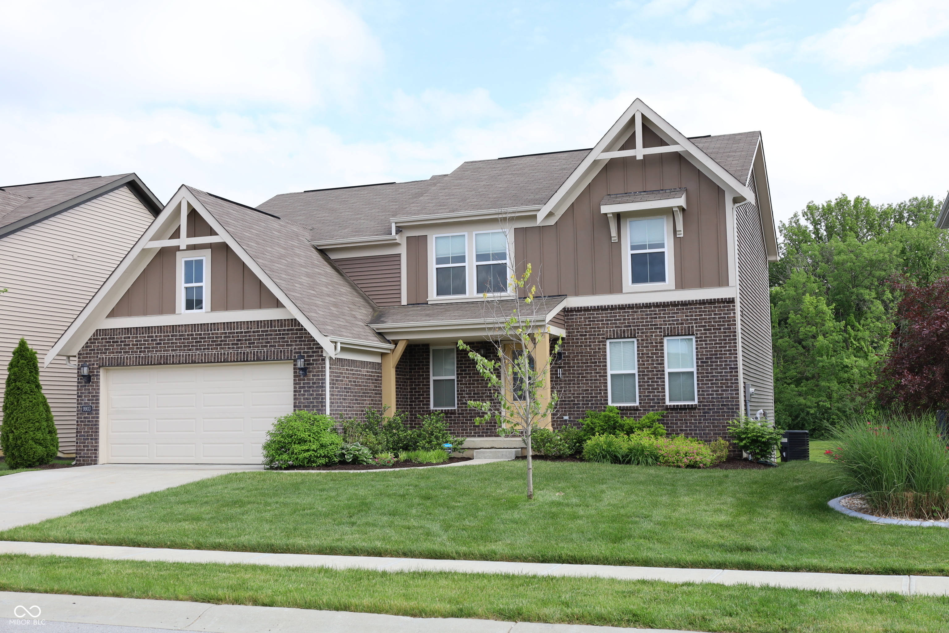Property Photo: 9903 Deep Royal Way IN 46239