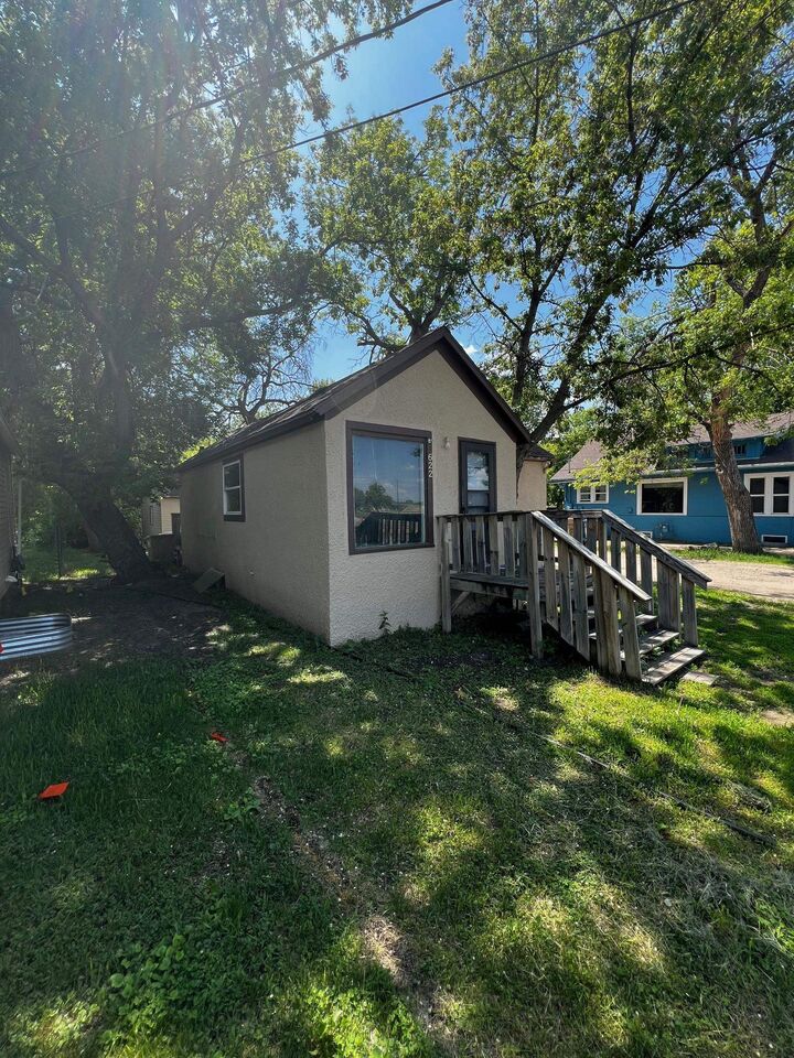622 Central Avenue E  Minot ND 58701 photo