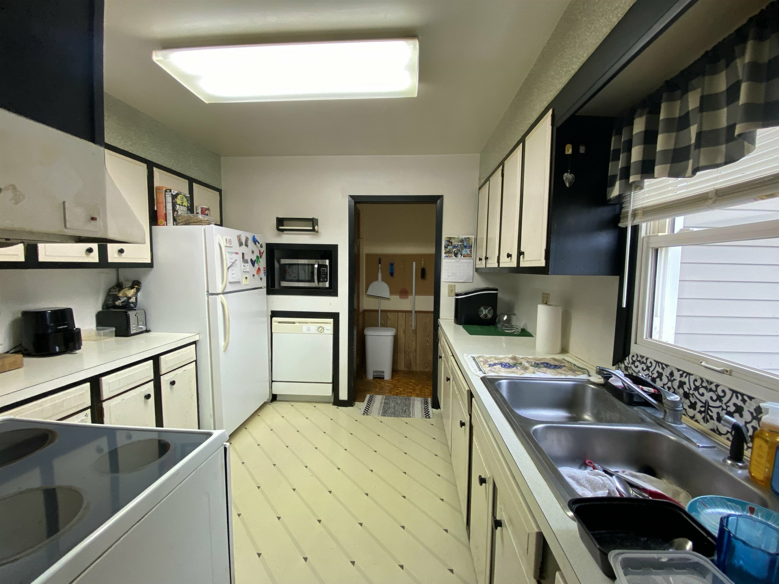 Property Photo:  406 5th Ave SW  ND 58785 