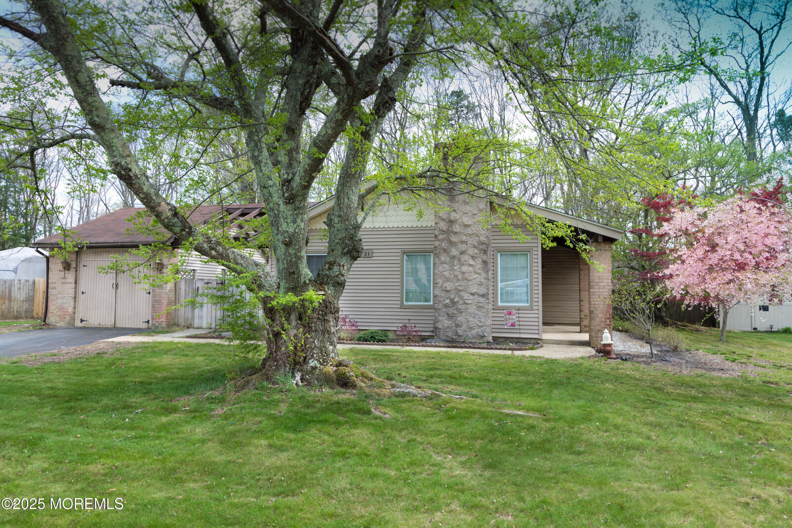 Property Photo:  21 Birmingham Drive  NJ 08527 