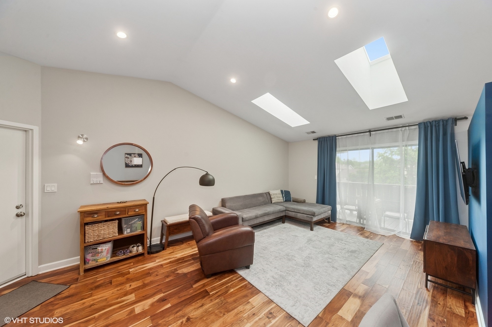 Property Photo: 1411 W Partridge Lane 4 IL 60004