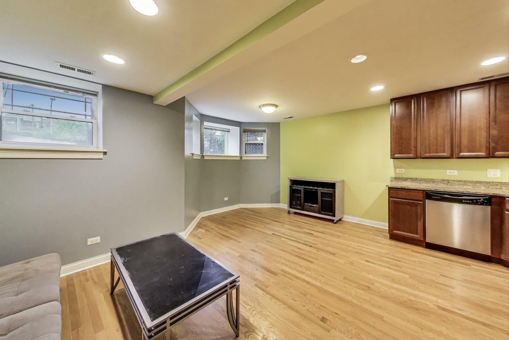 Property Photo: 4440 N Dover Street Gs IL 60640