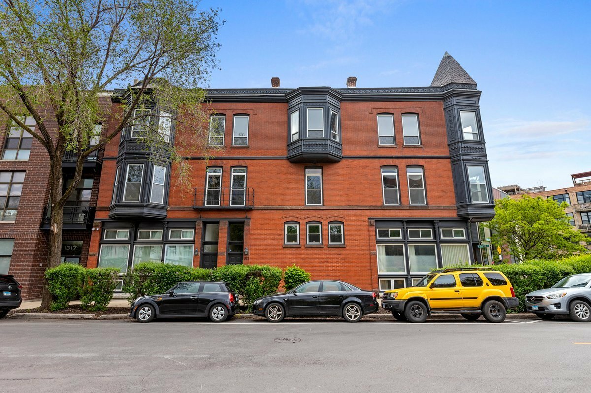 Property Photo: 1313 N Wood Street 2 IL 60622
