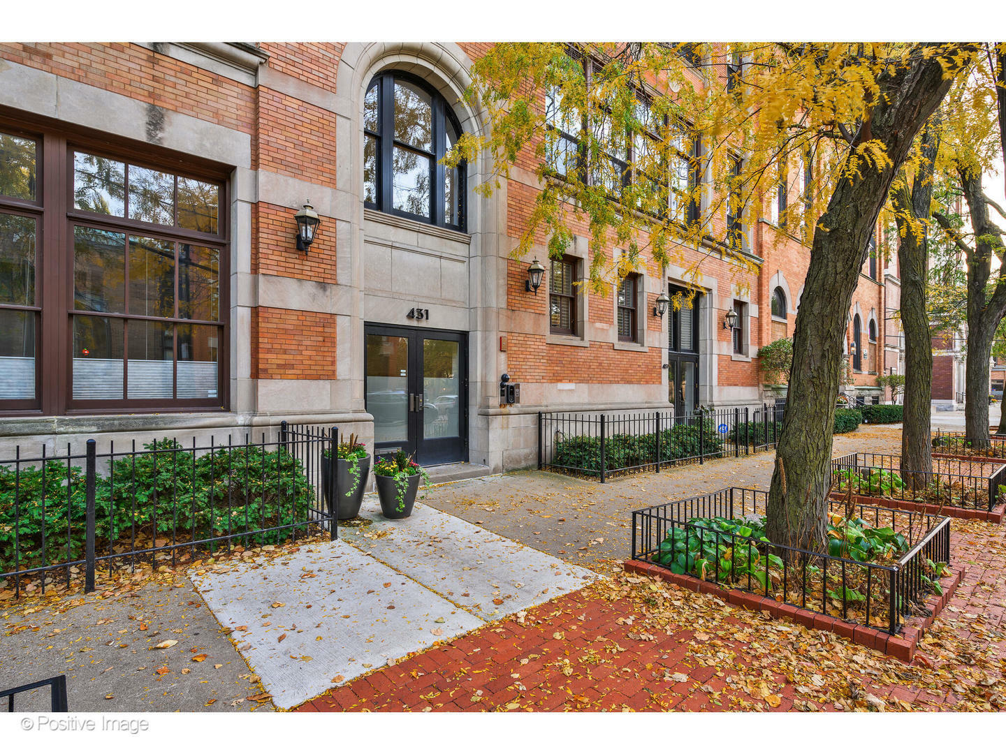 Property Photo: 431 W Eugenie Street 3G IL 60614