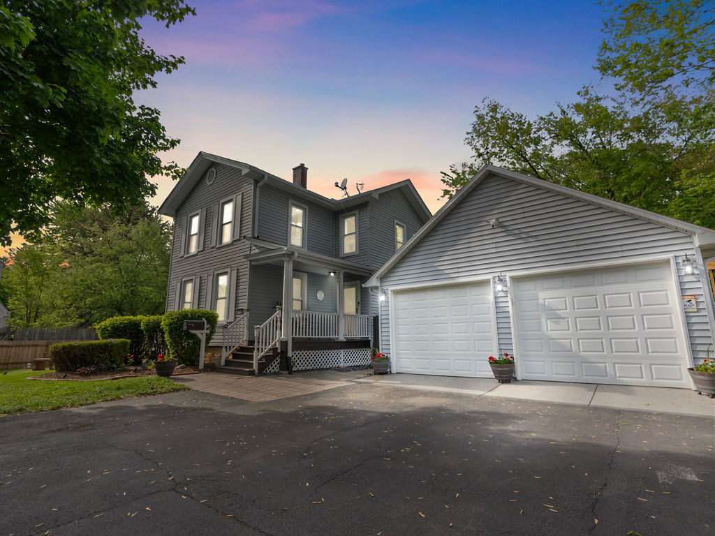 Property Photo: 1515 W Galena Boulevard IL 60506