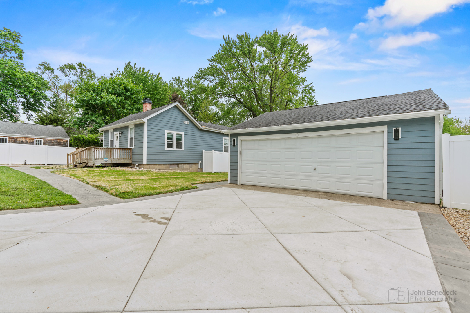 Property Photo: 28271 W Stewart Avenue IL 60081