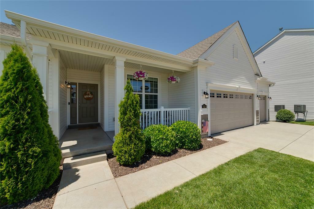 Property Photo: 619 Glenberry Place MO 63304