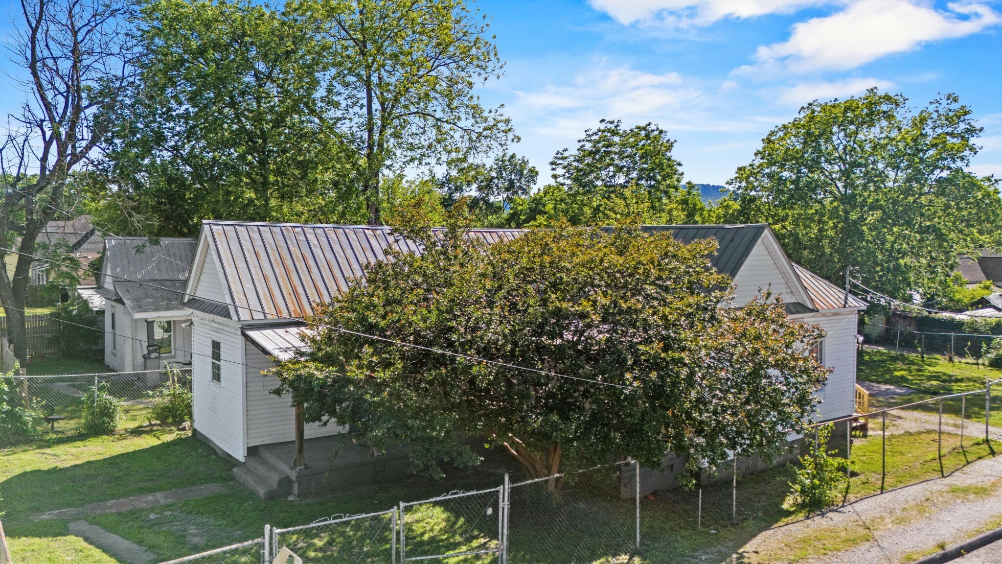 Property Photo: 1601 S Willow Street TN 37404