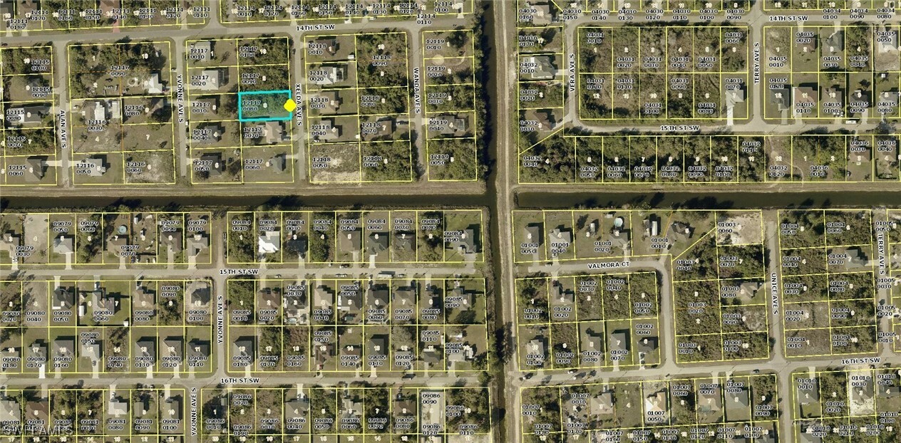 Property Photo:  1404 Xelda Avenue S  FL 33976 