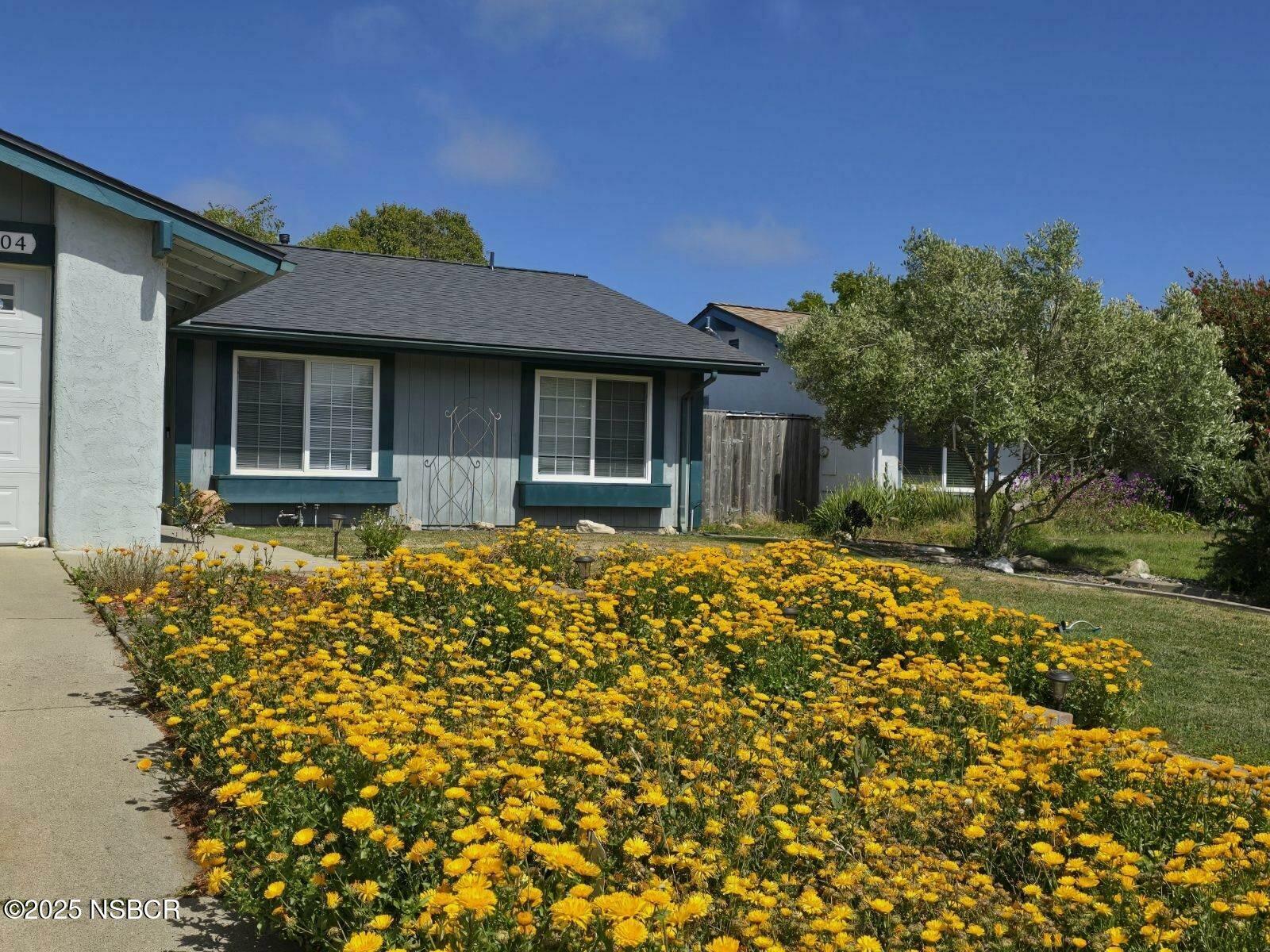 Property Photo: 204 S Tulip Street CA 93436