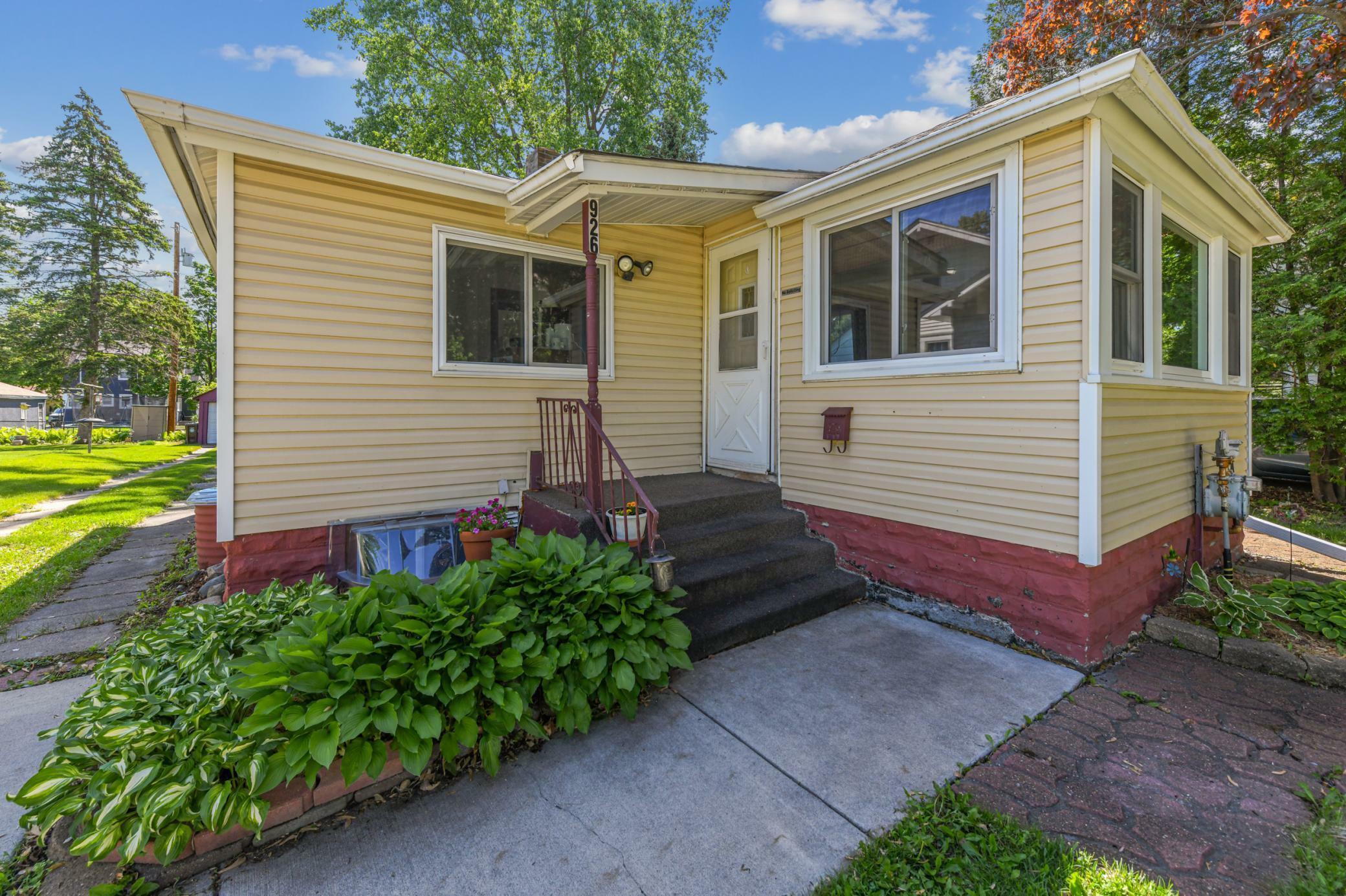 Property Photo: 926 Bellows Street MN 55118
