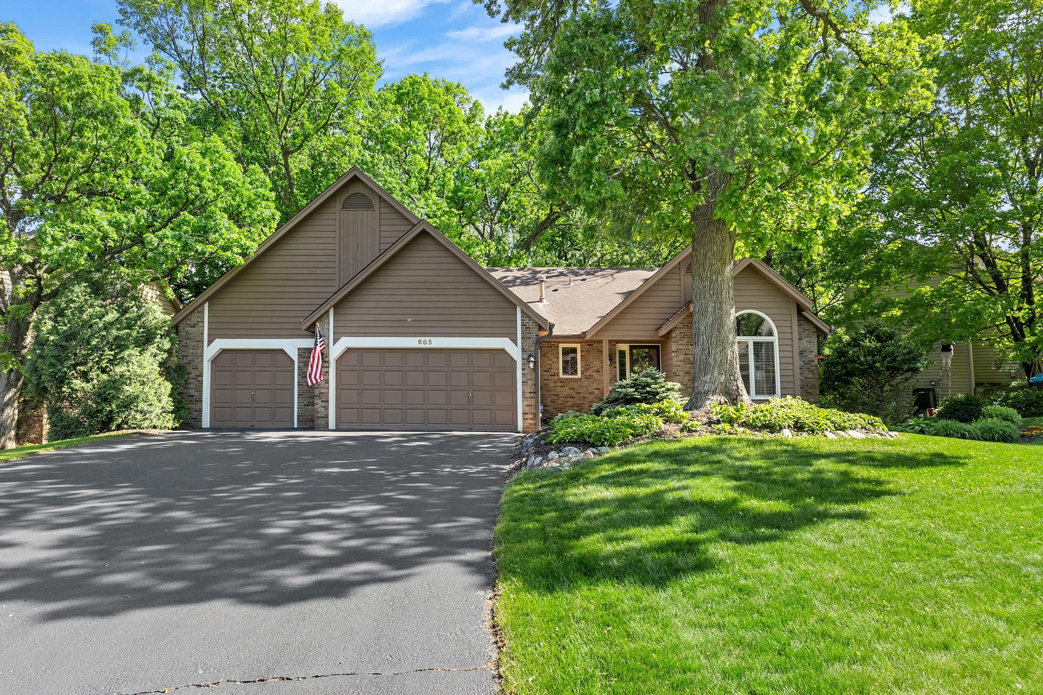 Property Photo: 685 Stonewood Road MN 55123
