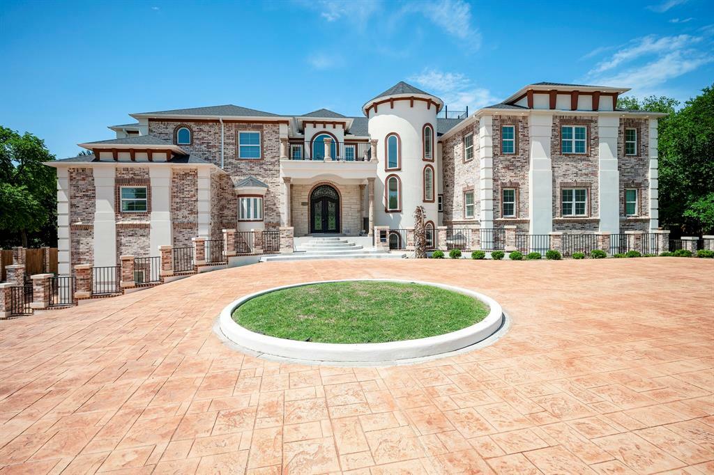 Property Photo: 2415 Amberleaf Court TX 75104