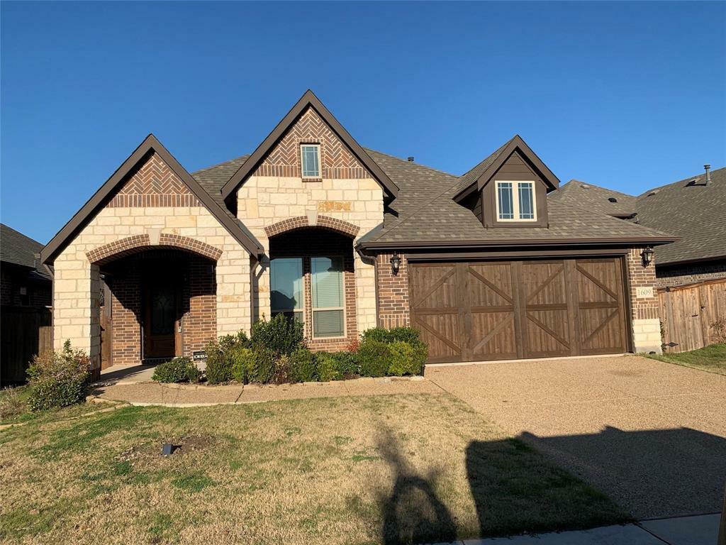 Property Photo: 1609 Emerald Tree Place TX 76227