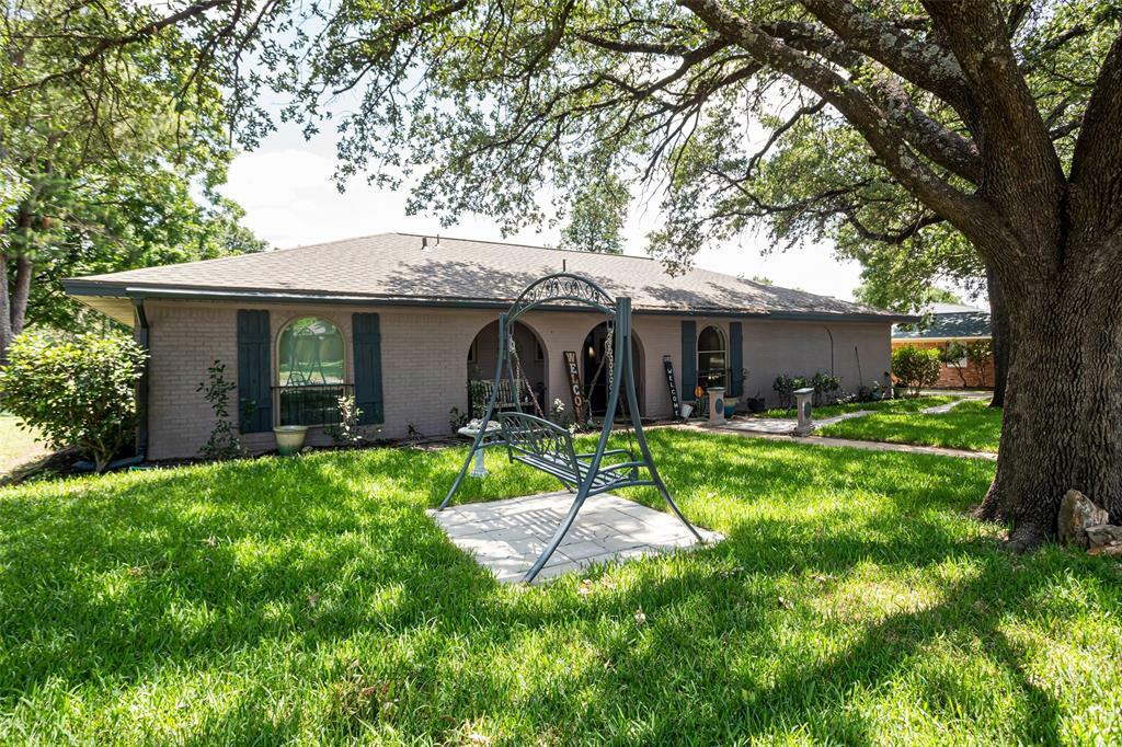 Property Photo: 1229 Surry Place Drive TX 76033