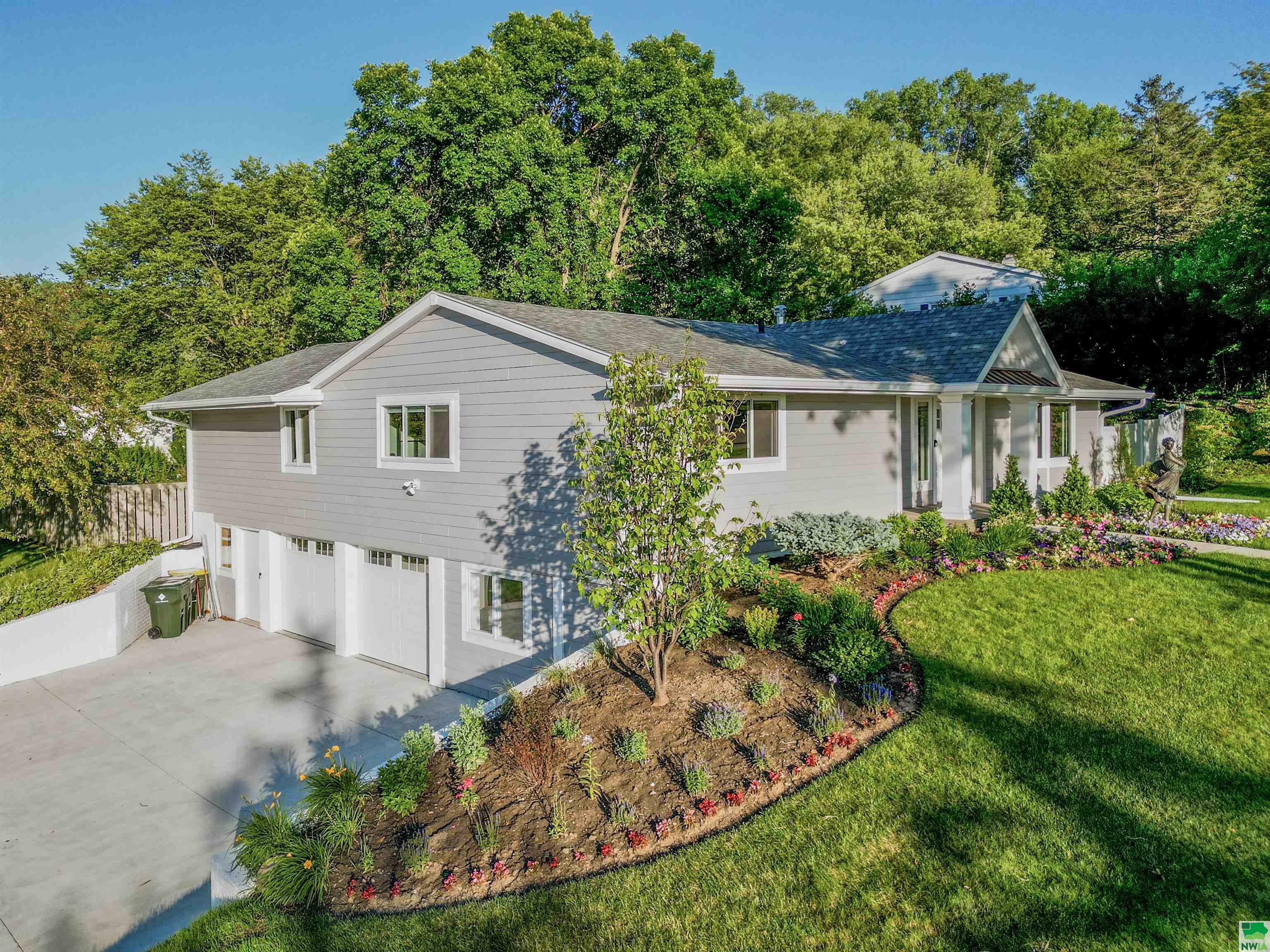 Property Photo:  4870 Skyline Drive  IA 51104 