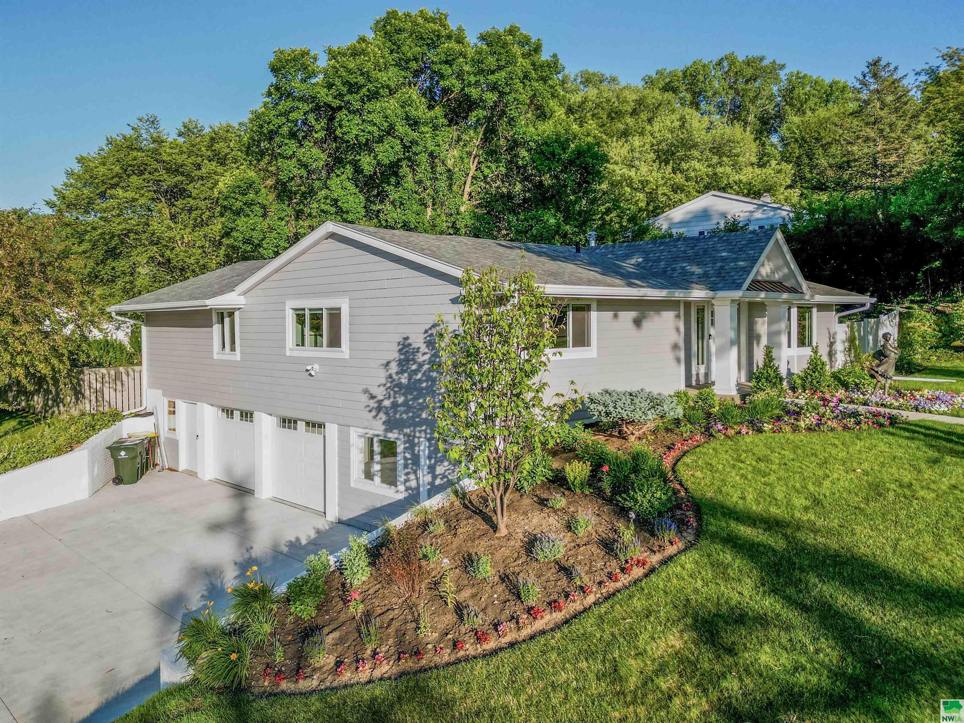Property Photo: 4870 Skyline Drive IA 51104