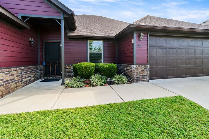 Property Photo:  811 SW Pure Globe Street  AR 72712 