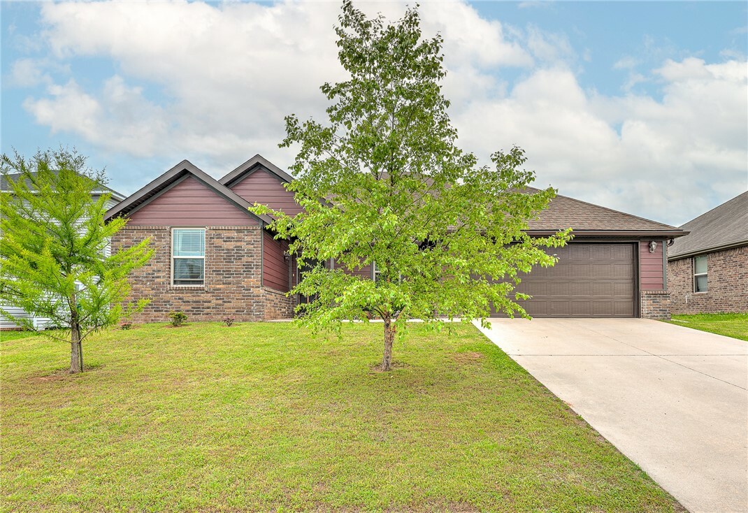Property Photo: 811 SW Pure Globe Street AR 72712