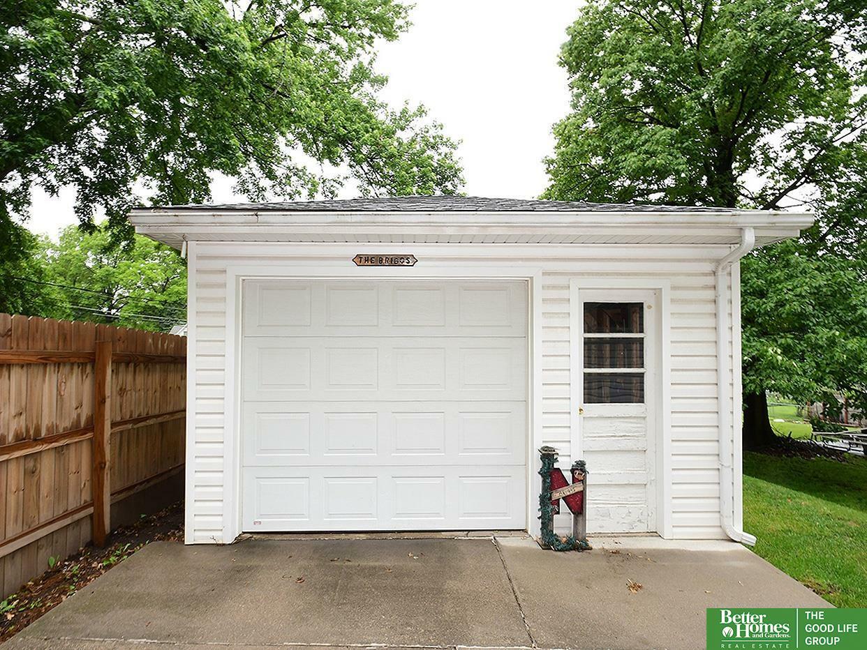 Property Photo: 1609 N 71st Street NE 68505