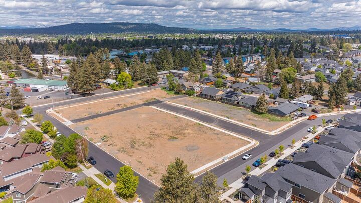 Property Photo: 61528 Parrell Road OR 97702