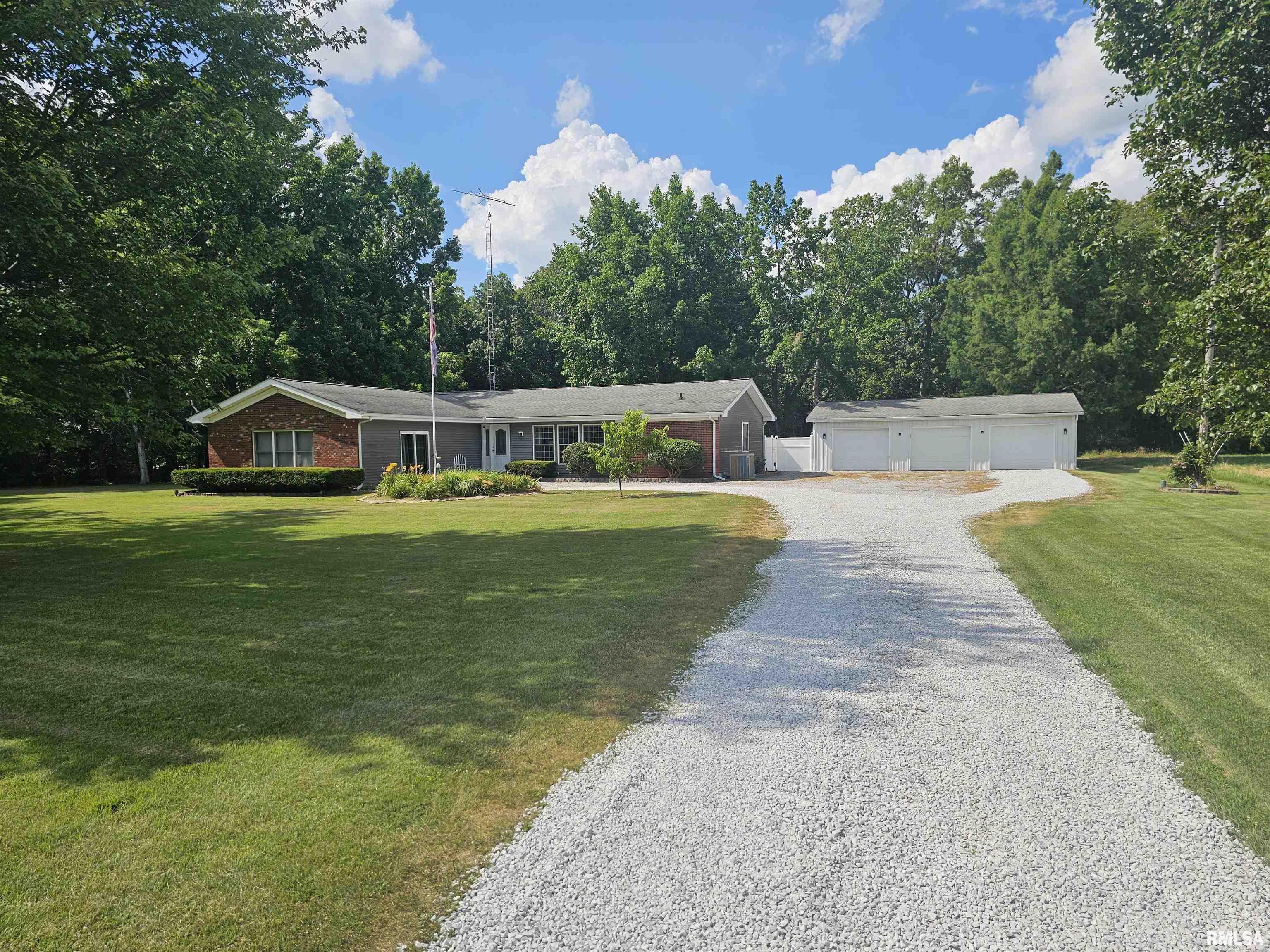 Property Photo: 17306 E Illinois Highway 142 IL 62872