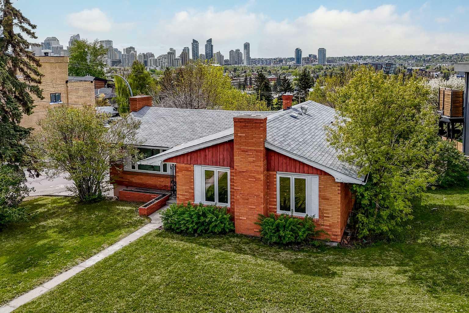 1927 Briar Crescent NW  Calgary AB T2N 3V6 photo