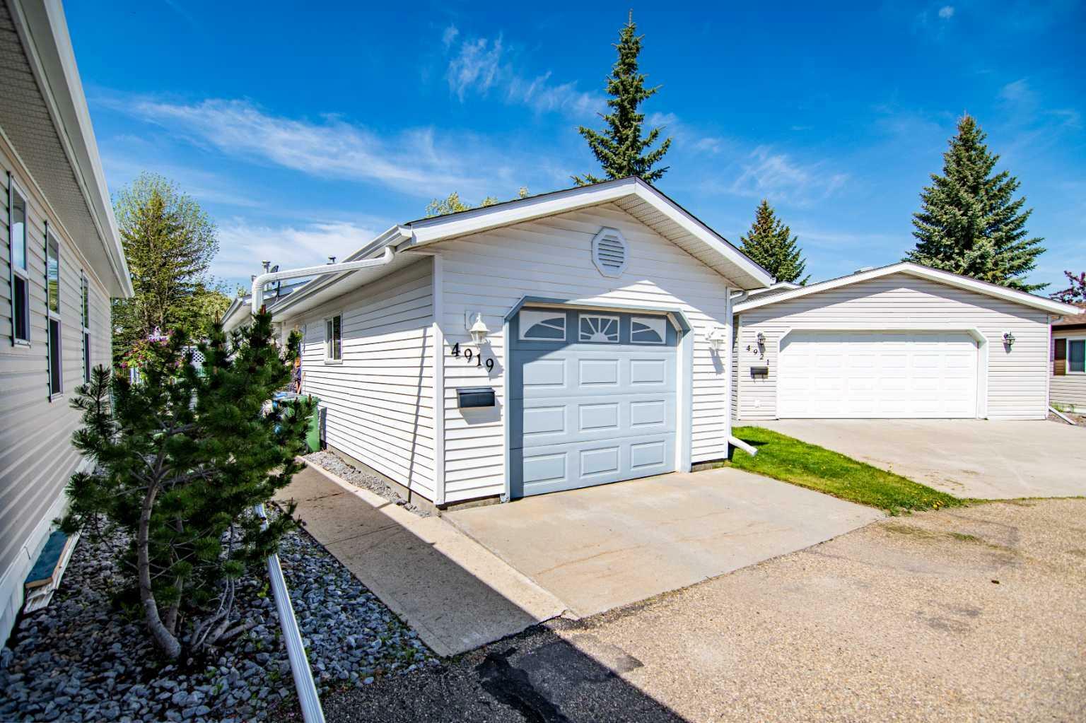 Property Photo: 4919 Dorchester Avenue AB T4R 2Z8