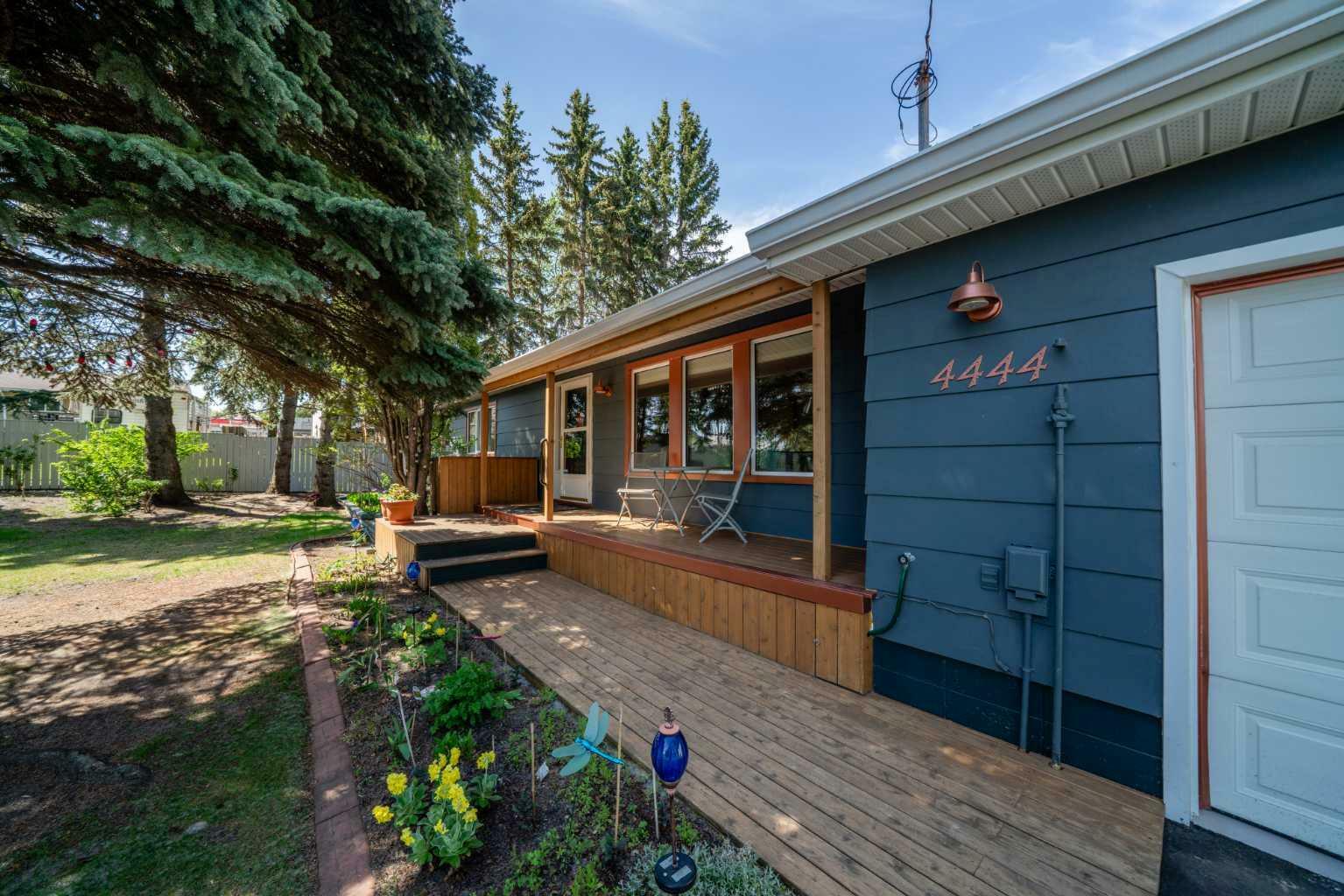 Property Photo:  4444 50 Street  AB T4S 1L6 